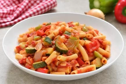Domates Soslu Sebzeli Düşük Proteinli Makarna