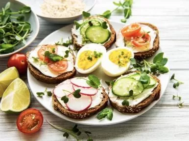 PKU Uyumlu Mini Sebzeli Sandviç